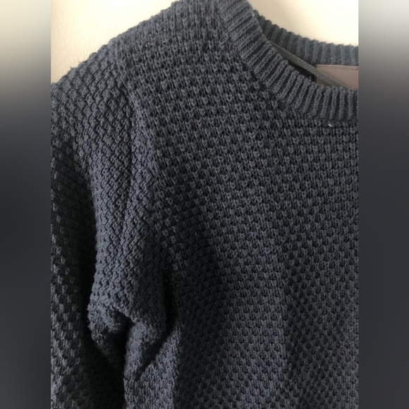 ๐2 for $15๐ Simons Navy Knit Sweater - Picture 4 of 5